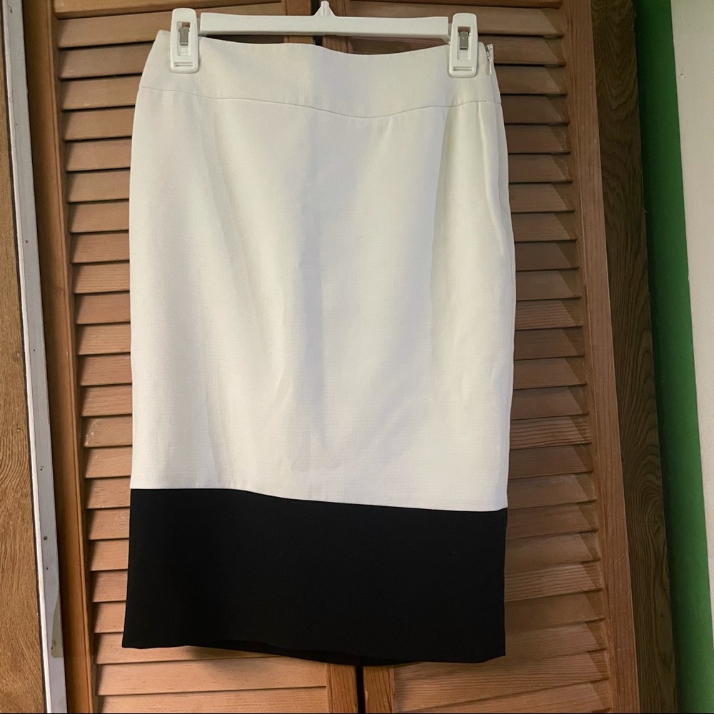 The limited pencil skirt white